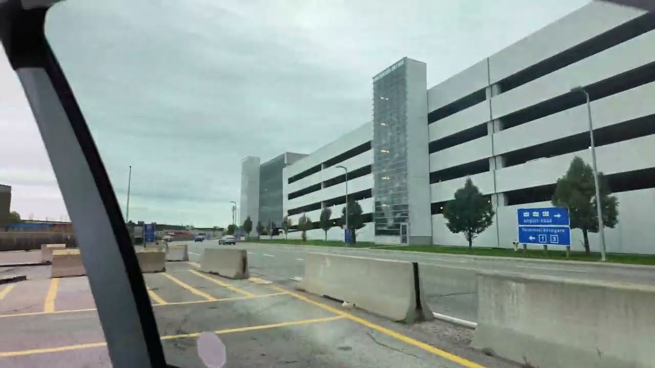 Toronto Pearson Airport FREE parking , Cellphone Waiting Area