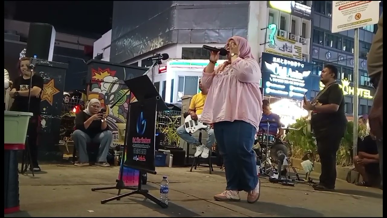 Dance monkey cover kak Emma mini onz buskers
