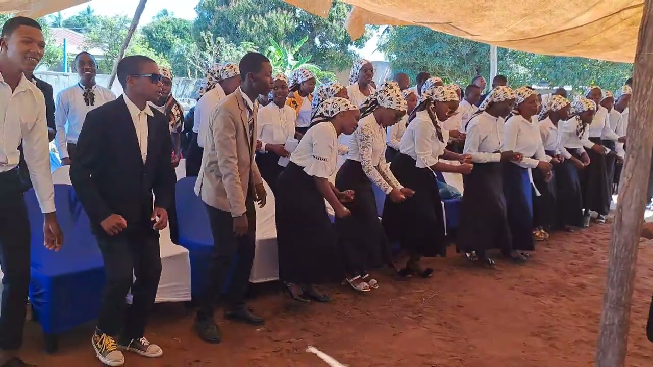 1° aniversário da juventude cristã de Ndambine 2000 marcha maestro Dênis