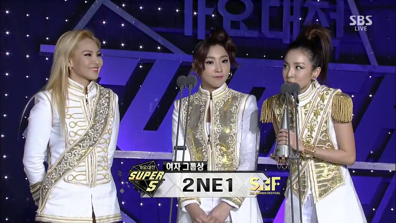 141221 2NE1 & EXO - Best Female & Male Group Award