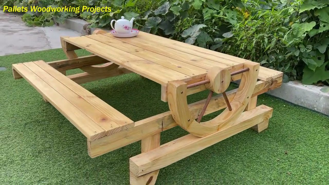 Greats Ideas Perfect for Woodworking Projects // California Farm Coffee Table With Wheel Design