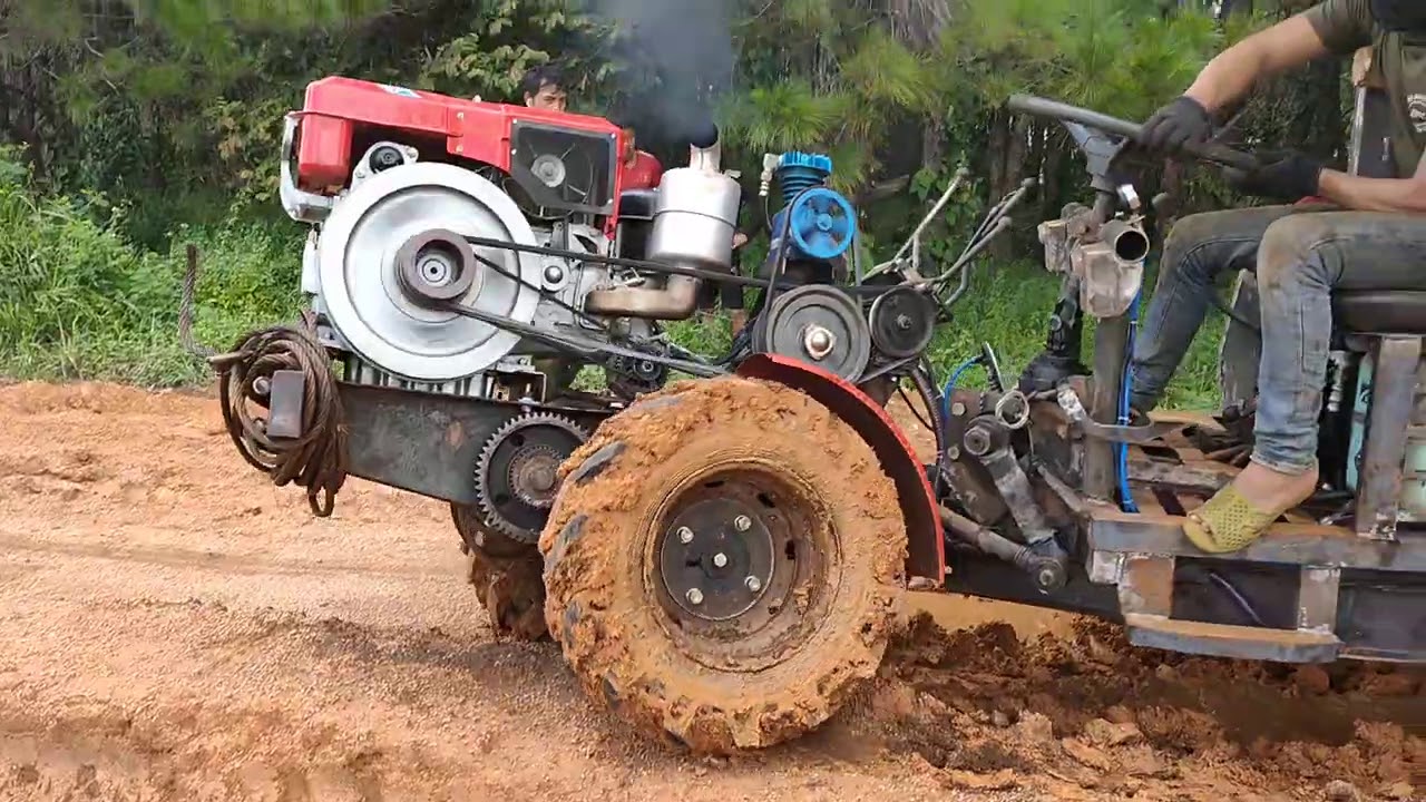 24/8/20 công nông máy D30 chở 12 tấn đi số 1 nhắc đầu.loai này đi đường dốc khó chở nặng là số 1