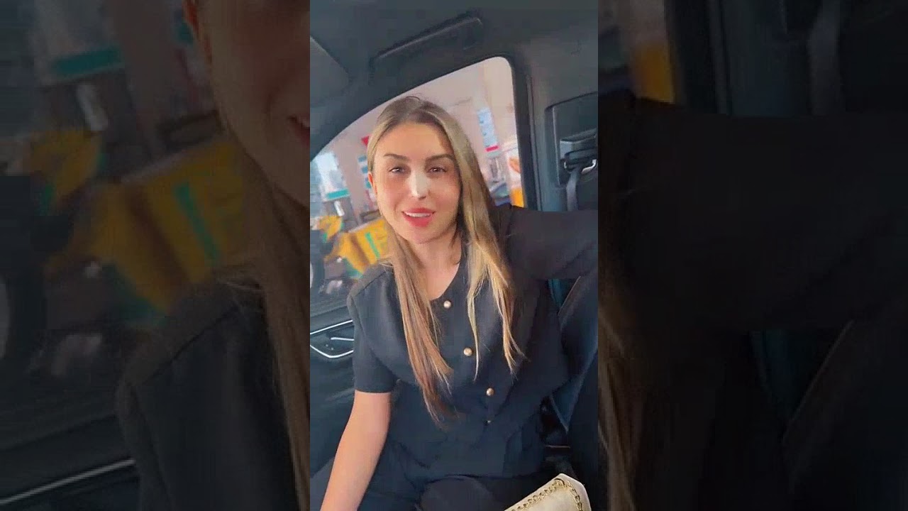 انا بنسى السيارة بس ننوش لا 😂😂