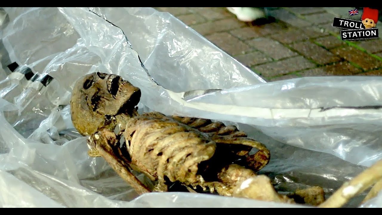 Rotten Corpse In Public Prank