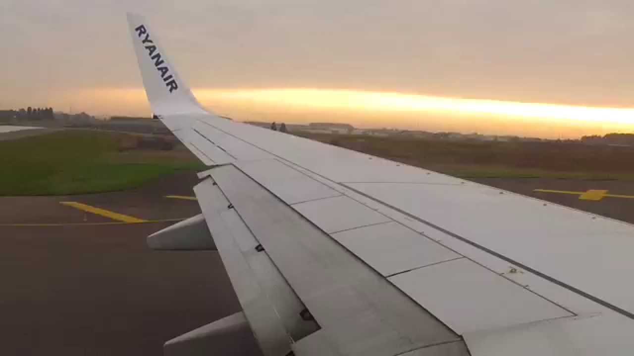 Ryanair flight FR1011 (Charleroi - Warsaw Modlin) B738