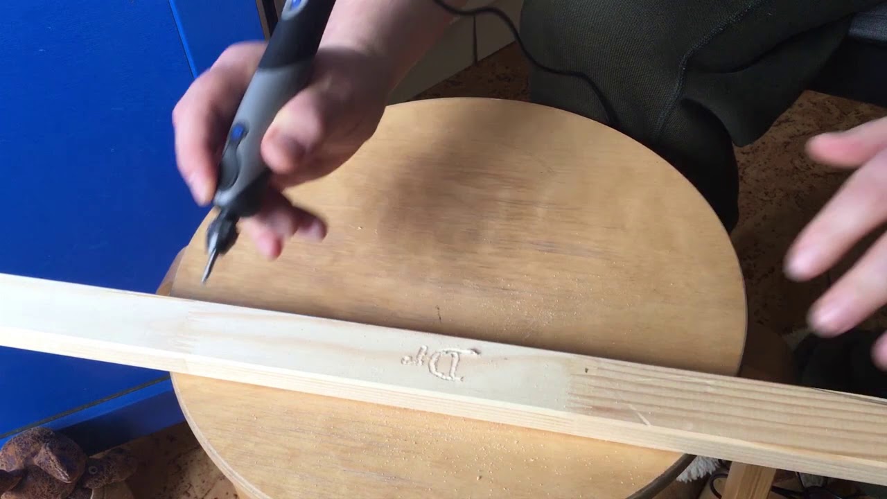 Краткая демонстрация работы гравёра DREMEL Stylo+ 2050-15