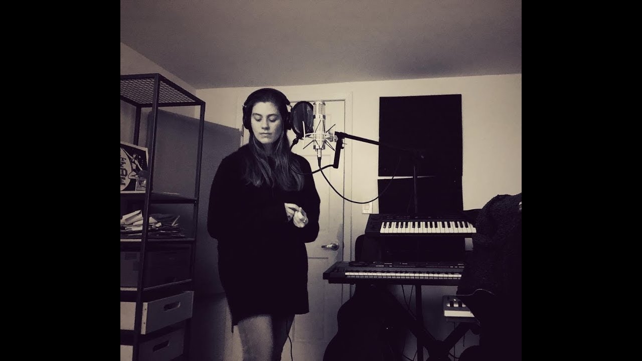 9 minutes of Laura Dreyfuss being precious.