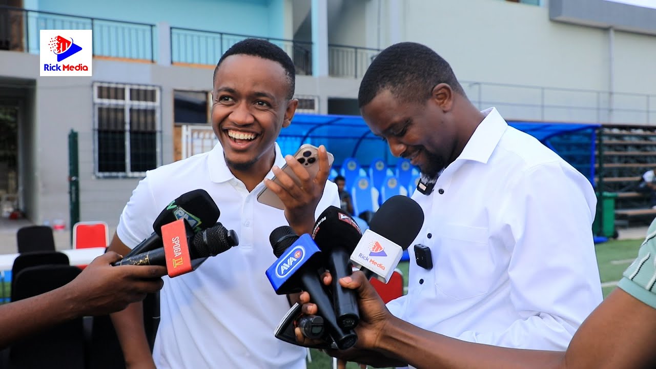 DAKIKA 25 ZA ALLY KAMWE NA AHMED ALLY utacheka sana wakiwa uwanja wa KMC/ nani fundi wa MPIRA ?