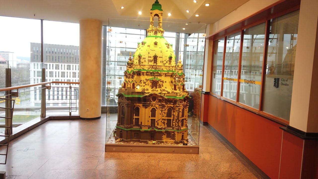 Modell der Frauenkirche aus Klemmbausteinen