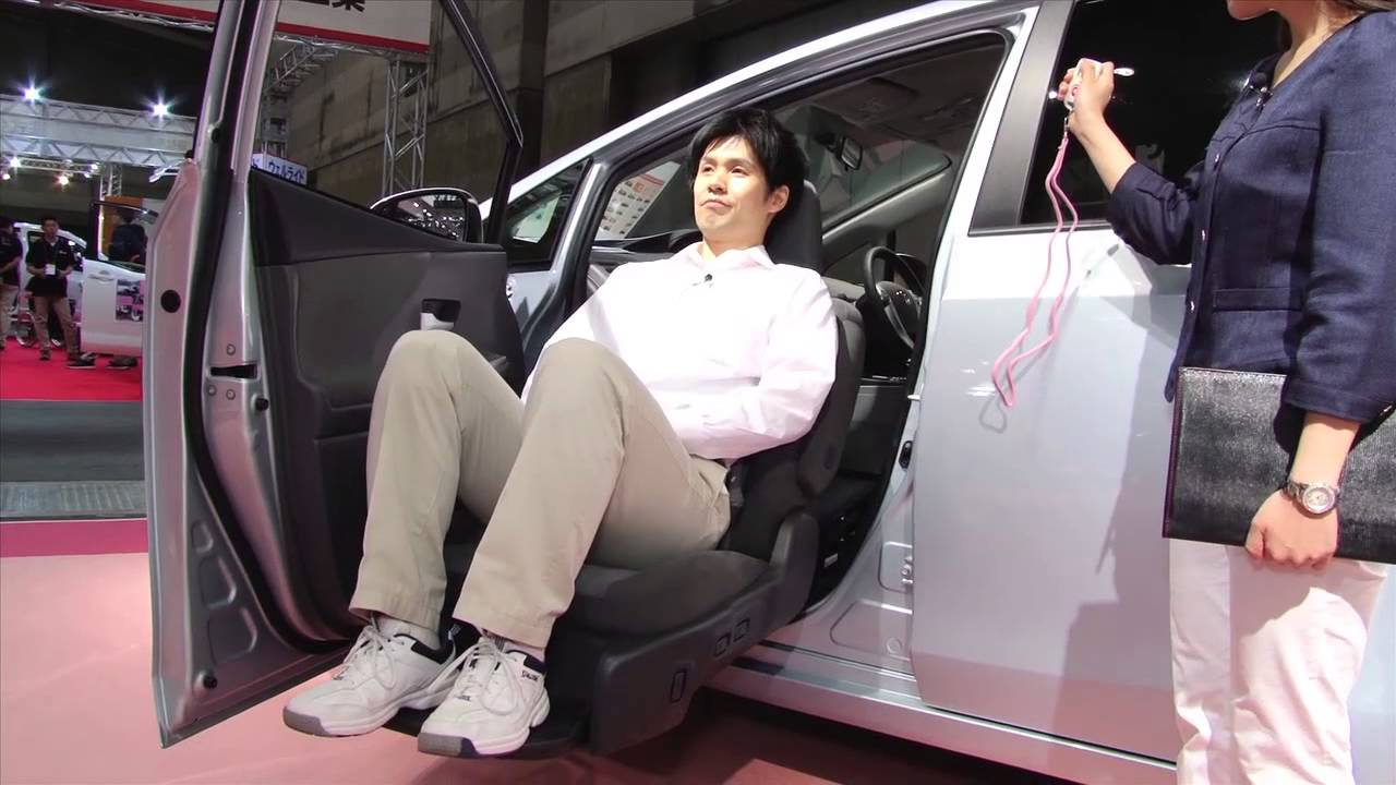 トヨタのウェルキャブ②　プリウスα助手席リフトアップシート車