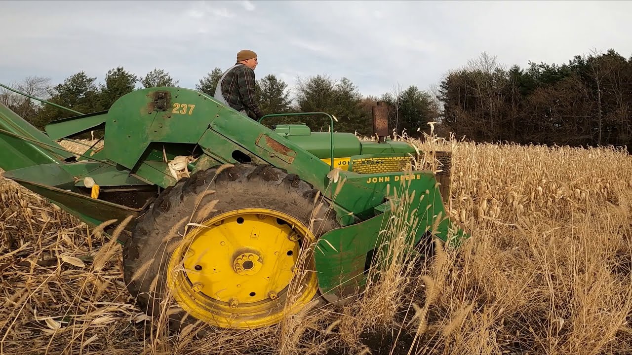 John Deere 730 LP picking with 237 mounted picker. Fall 2020