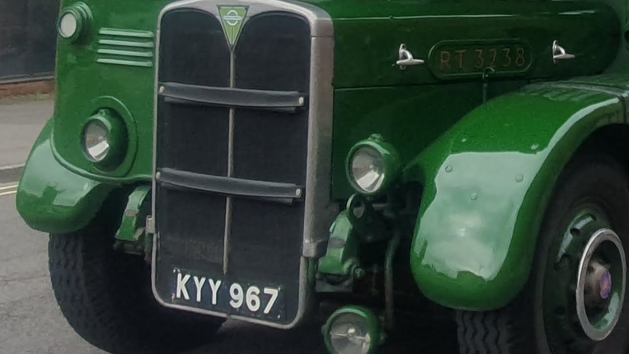 Preserved green line RT3238 AEC regent III KYY967