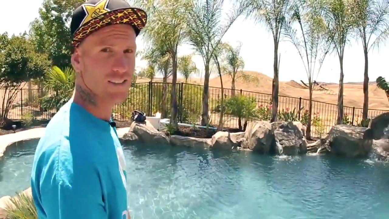FMX Throw Back | Ronnie Faisst living the dream | MOTO