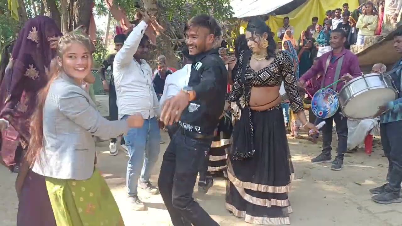 सभी ने मिलकर बहुत खुबसूरत कमरतोड डांस किए बैंड बाजा पर 