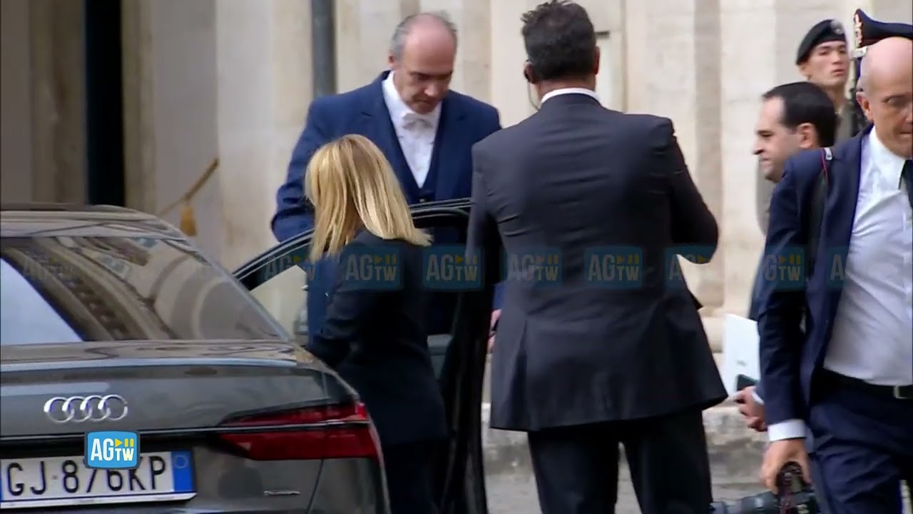 L'uscita della Meloni dal Quirinale