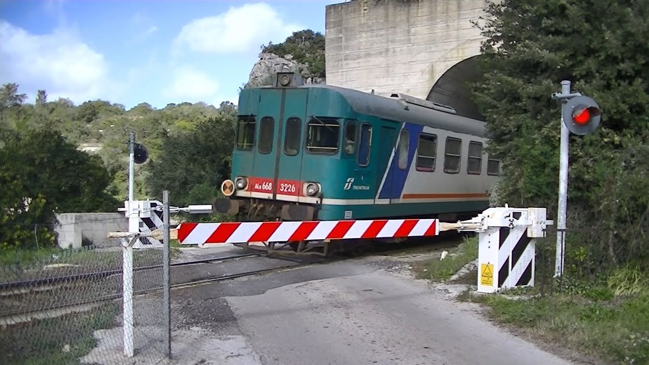 Spoorwegovergang Sassari (I) // Railroad crossing // Passaggio a livello