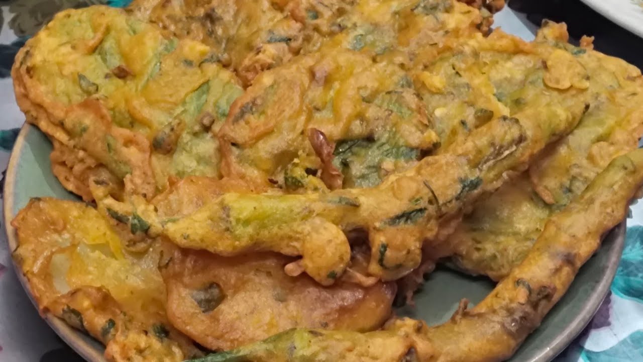 आलू के भूरते से बनाएं पालक के भरवा पकोड़े 😋❤️