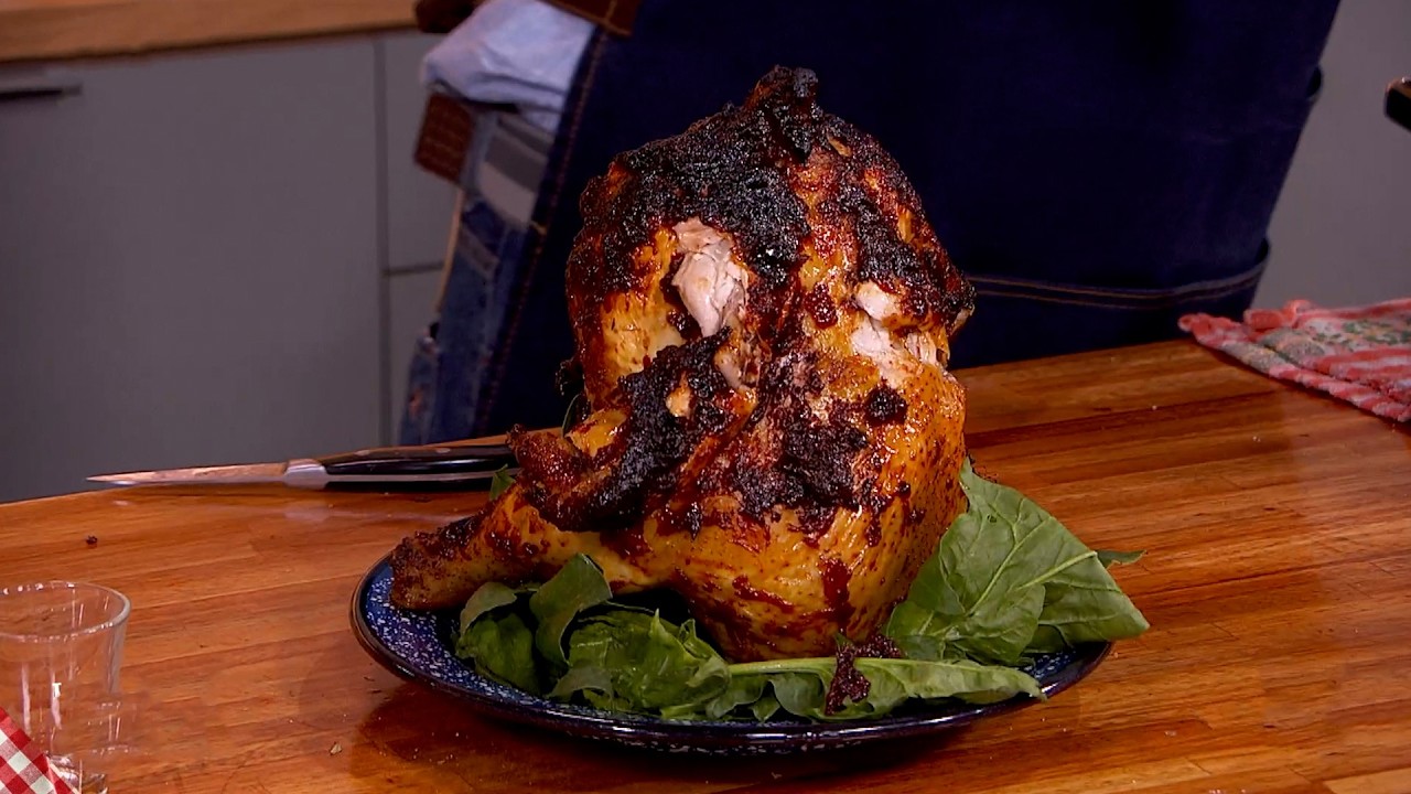 Beer can chicken con salsa barbacoa casera