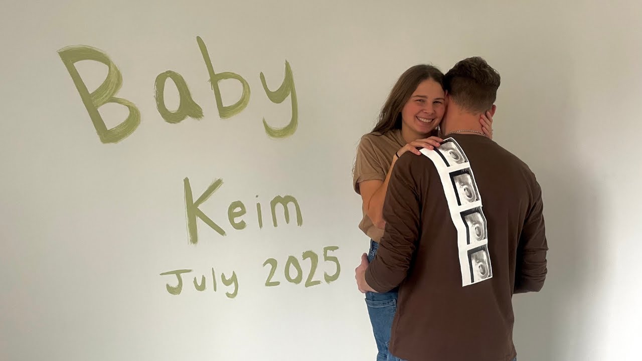 Telling our Family and Friends We Are Expecting!