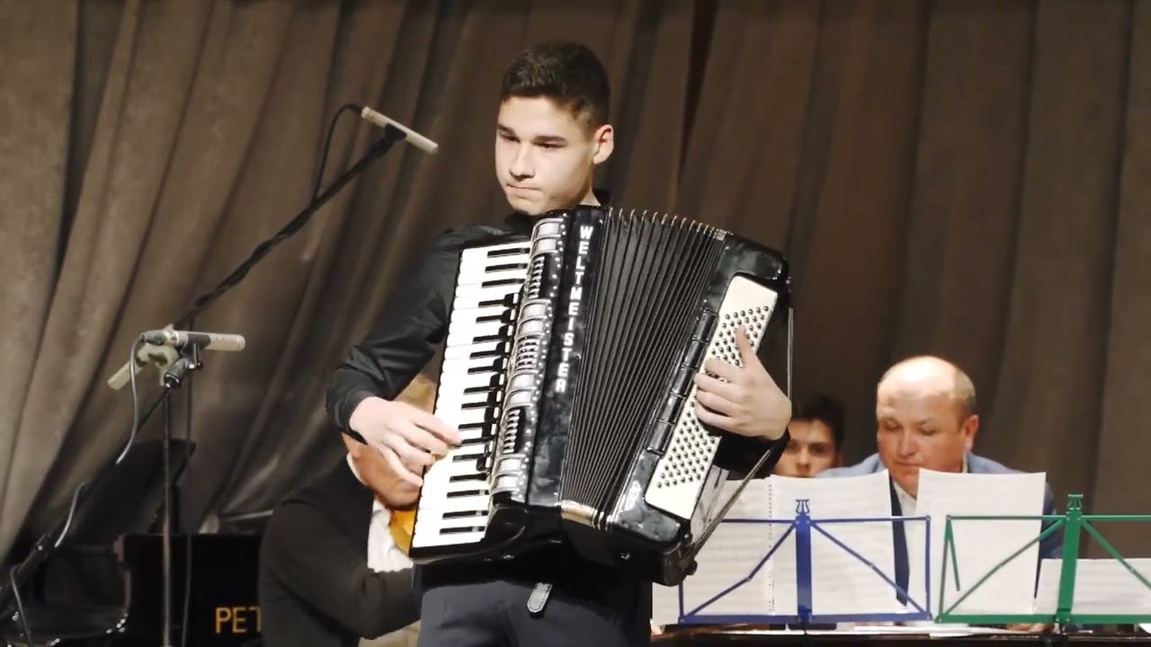 Alexandru Gaina(cl.X C.Porumbescu)- ,,In gară la Leordeni