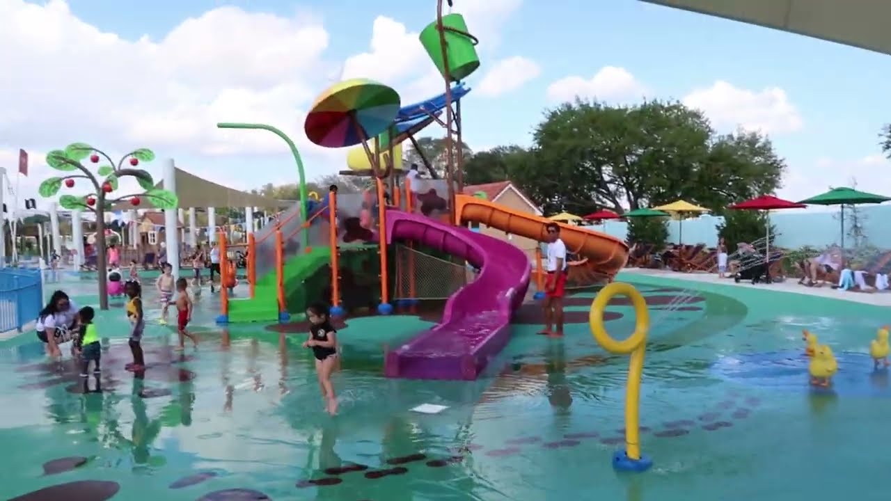 2022 Muddy Puddles Splash Pad Water Park Peppa Pig Theme Park Florida