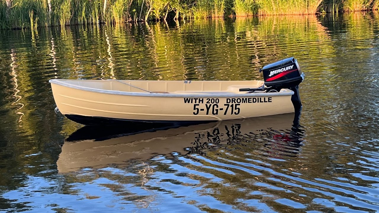 First-person view KMV With 200 dromedille X 30 HP mercury 2 stroke
