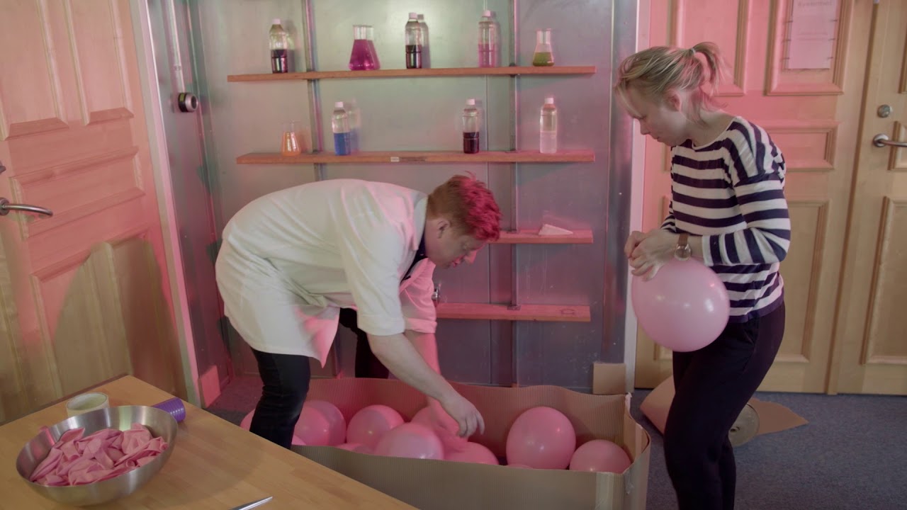 Markus testar hur starka ballonger är