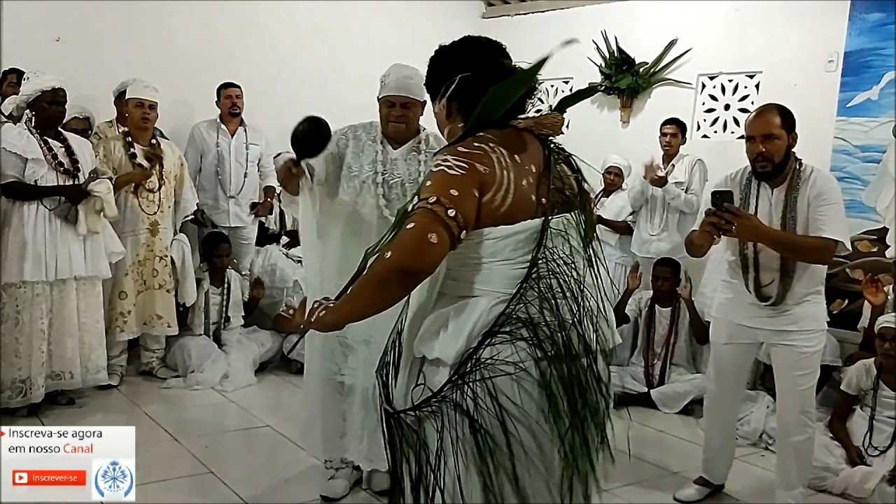 Candomblé - Primeira Saida da Ebomi e Apresentação do Alabé - Odú Ijê de Ocirene e Amadocy do Alagbê