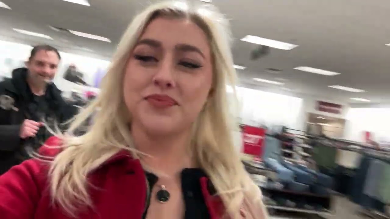 On a Shopping Date with Goddess Miley!
