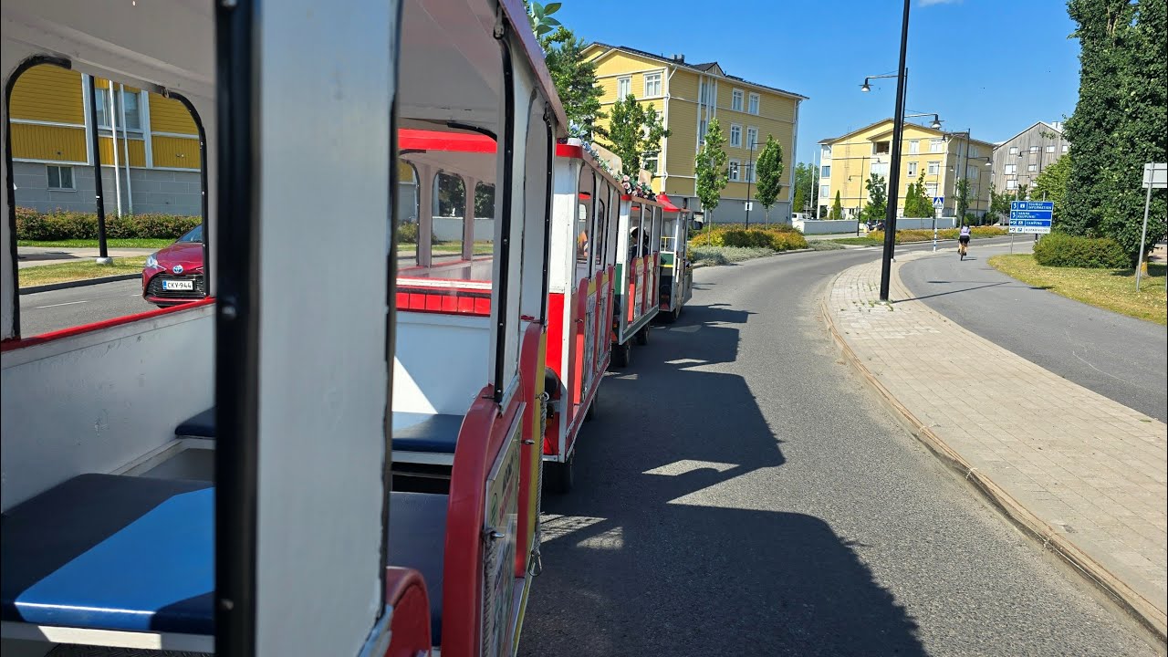 Naantali vanhakaupunki kaupunkijunasta kuvattuna heinäkuussa 2025