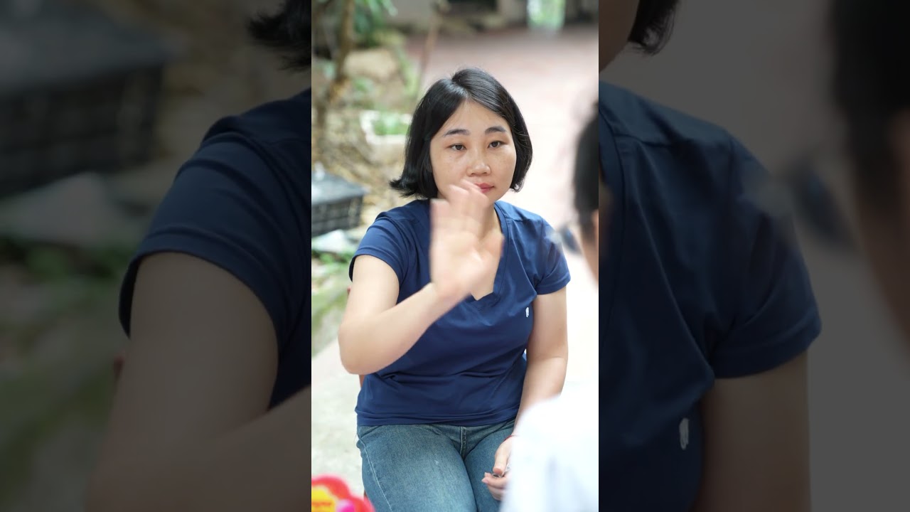 Poor Child Returns Lost Money &mdash; The Girl&rsquo;s Reaction Shocked Everyone 😭❤️ #kindness