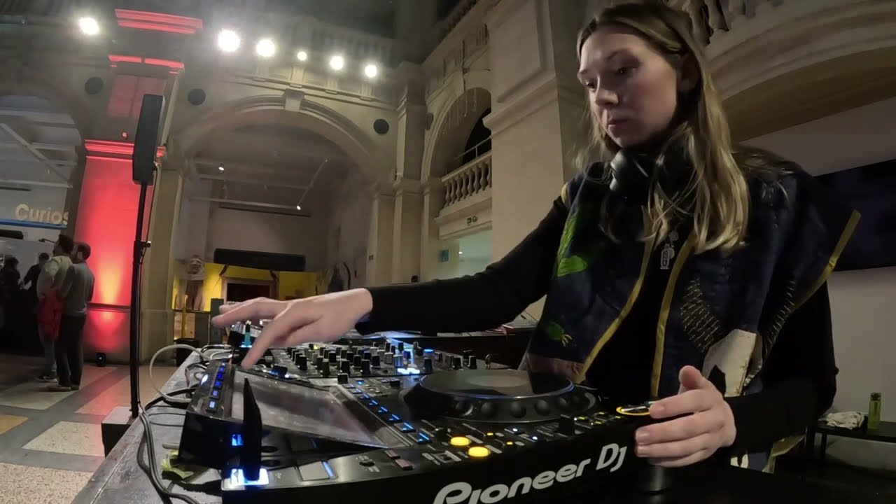 Musuem Lates | Meggy Mac – Noods Radio