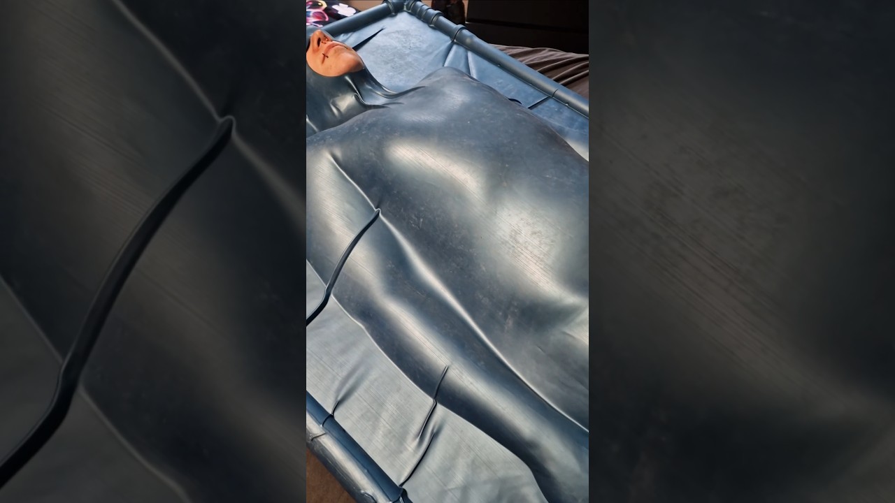 Haben das Latex Bett von einem Freund repariert. In dem Video sind ein paar kurze Ausschnitte.