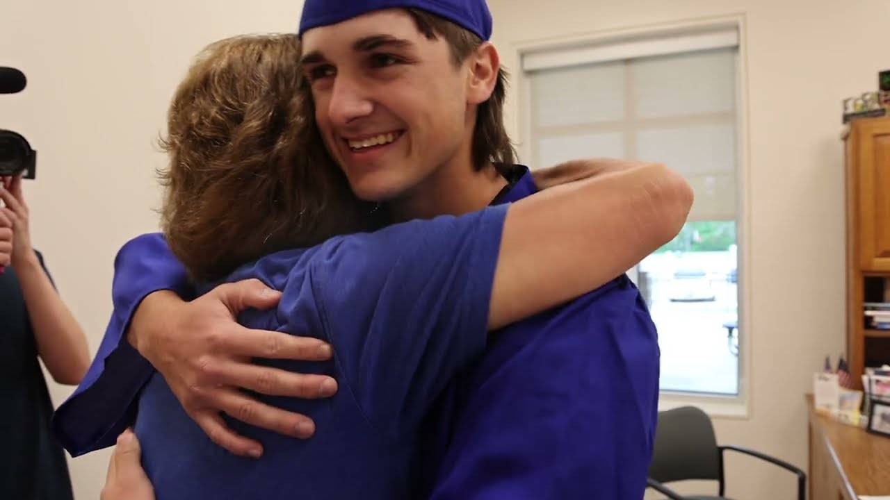 Lakeside seniors deliver letters to former teachers | Teacher Appreciation 2024