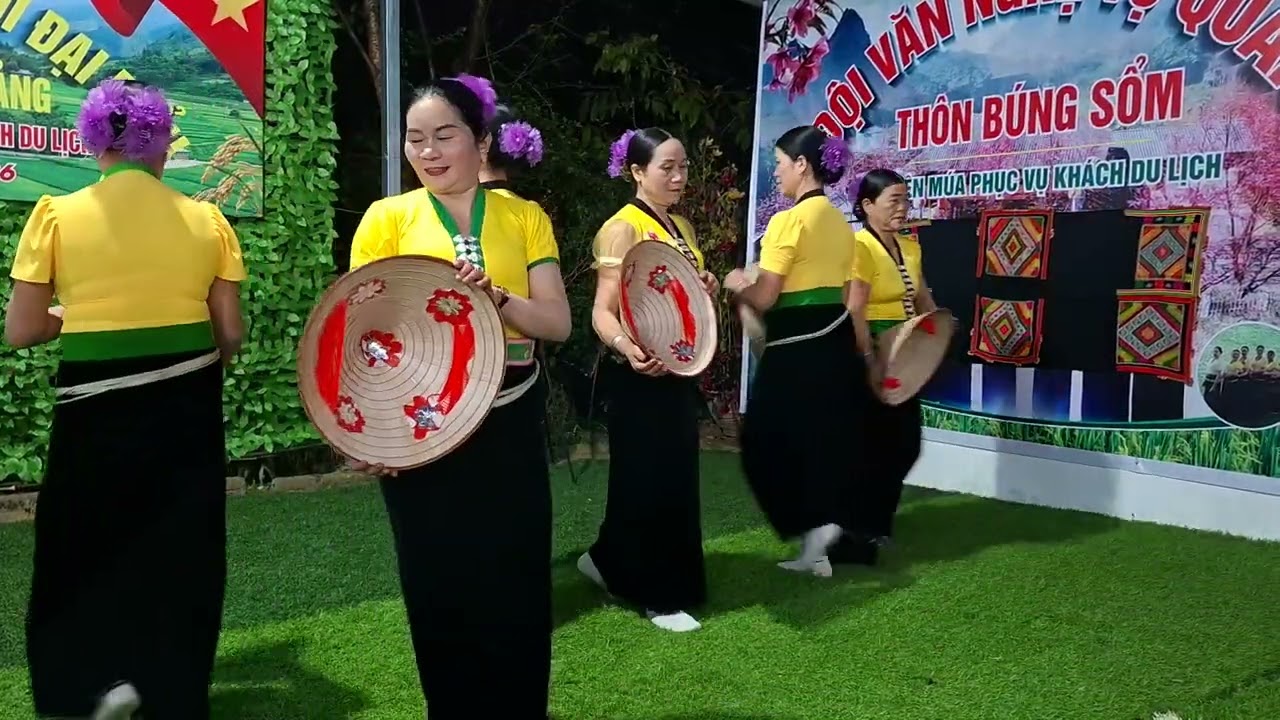 Đội vàn nghệ búng xổm