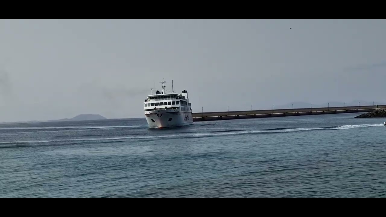 ARMAS ARRIVING PLAYA BLANCA ROM FUETERVENTURA