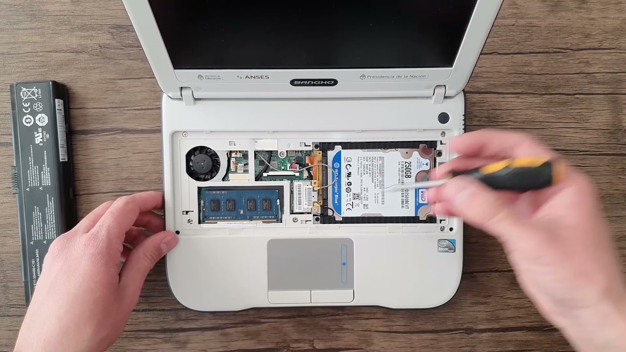 Cómo cambiar la memoria RAM de una netbook