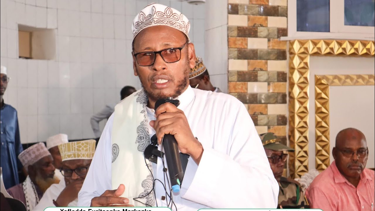 Kalmadii SH Cali nuur ee Salaada Ciida ee Magaalada Kismaayo.