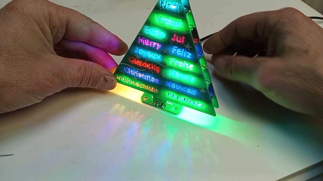 Рождественская ёлка Elektor Wordy — введение и руководство по сборке