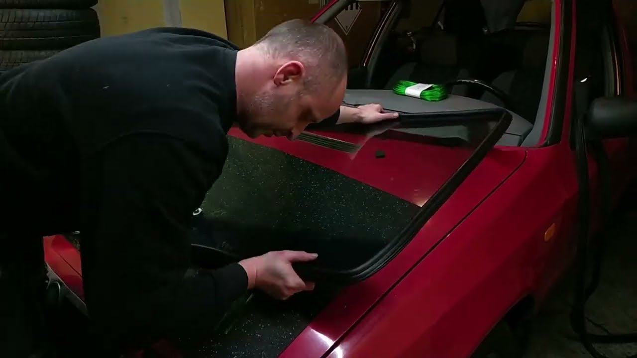 Výměna čelního skla Škoda Felicia