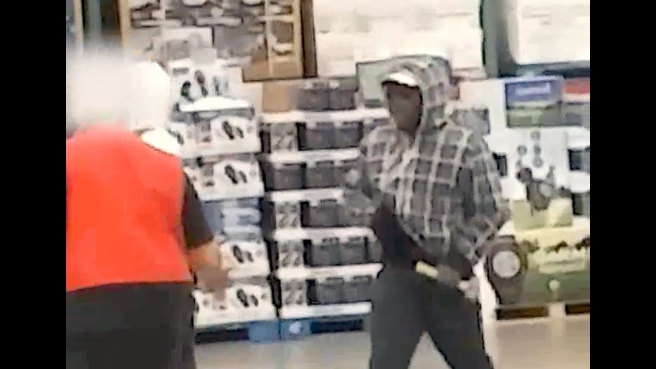 Costco staff confront armed robbers in Hamilton, Ontario