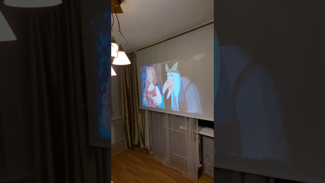Как показывает проектор при свете.