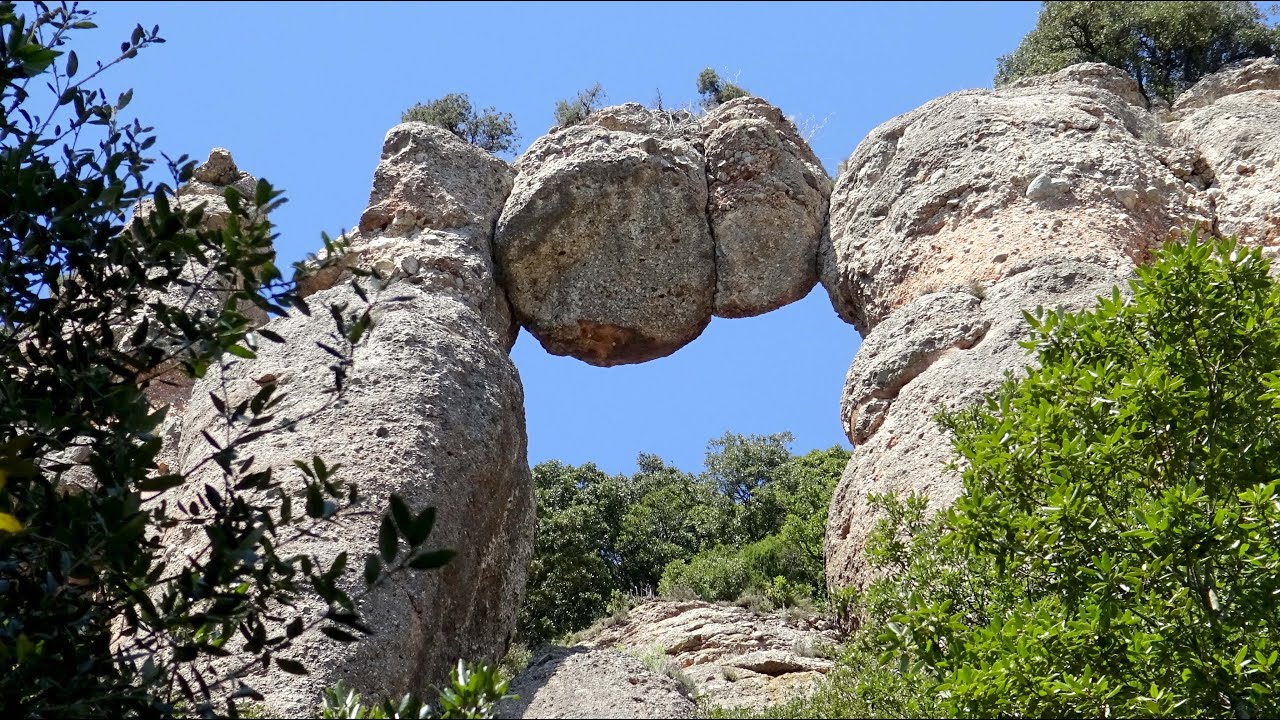 La Roca Encavalcada. Les Fogaroses. Sant Llorenç del Munt