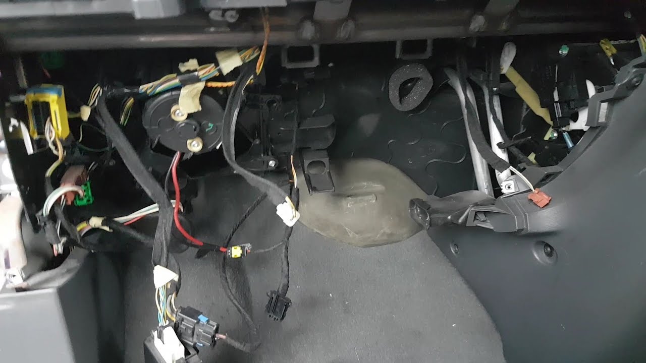 Fiat Scudo 2009 Blower motor not working... or it's working? Fault finding and nearly a repair...