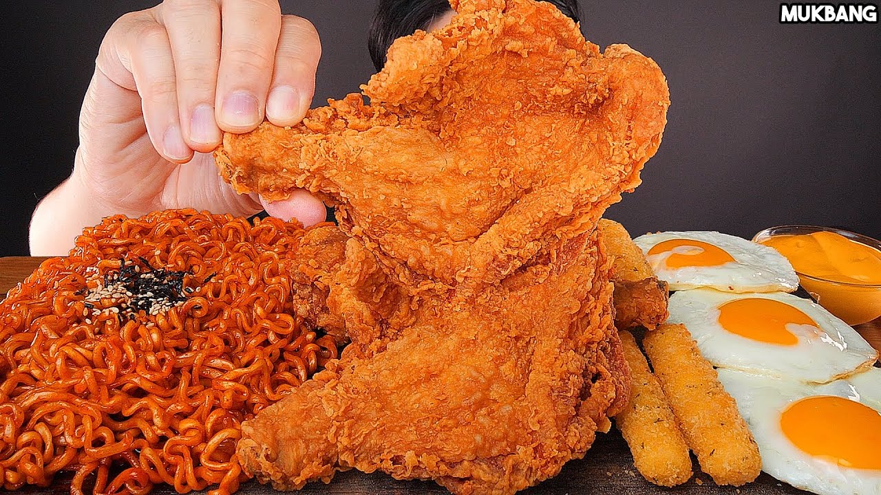 жареная курица и острая лапша FRIED CHICKEN 🍗 FIRE NOODLES & CHEESE STICK EATING ASMR MUKBANG