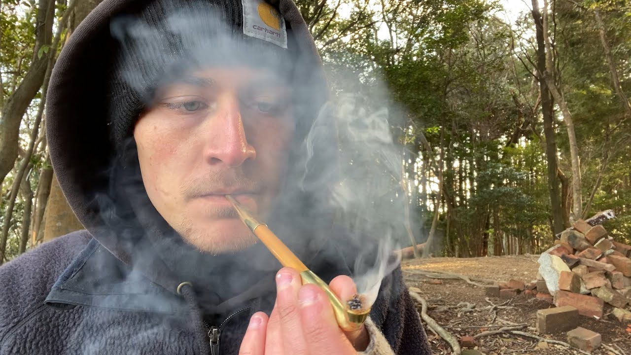 Smoking Japanese Kiseru Pipe for the First Time