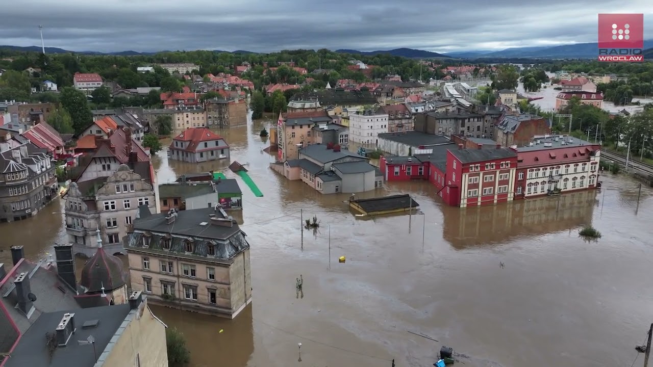 Kłodzko pod wodą. Tak wygląda miasto po przejściu fali powodziowej (16.09.2024)