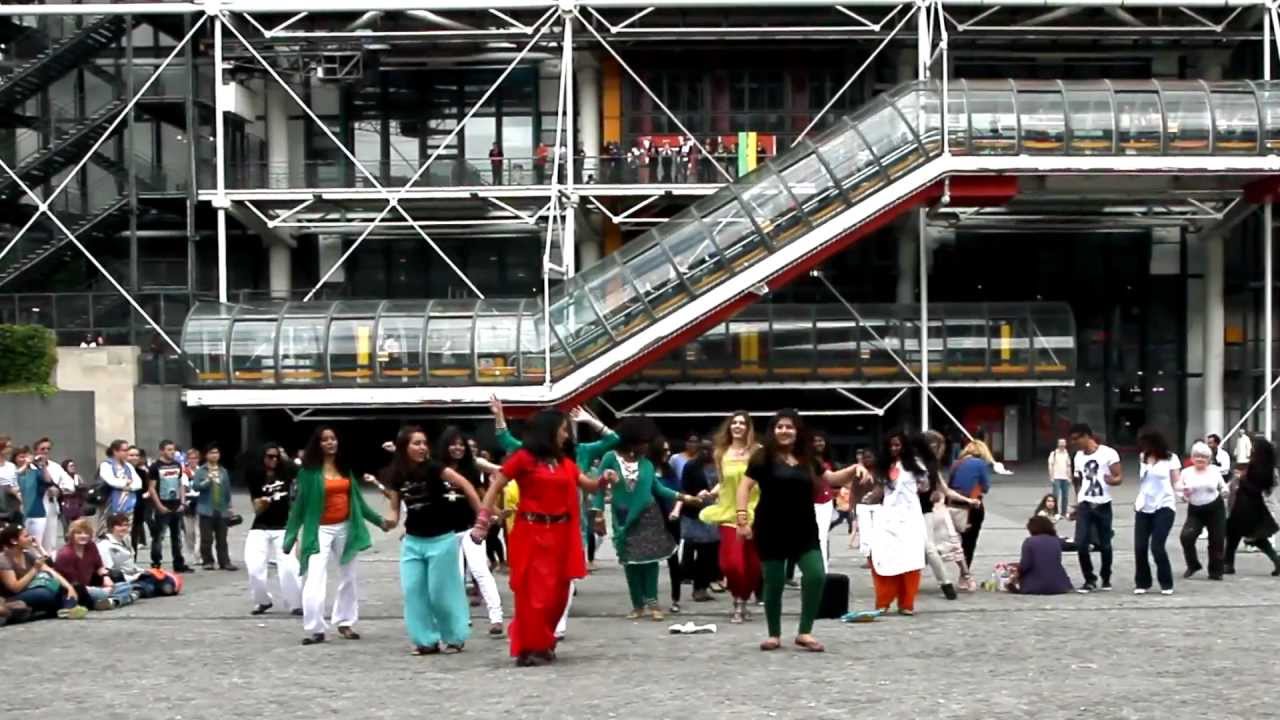 PARIS BIGGEST BOLLYWOOD FLASHMOB- PLACE BEAUBOURG - FRANCE - 2012