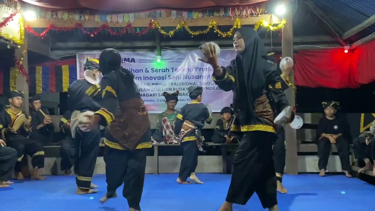 Tari Piring Bagaluik Sanggar Singo Barantai