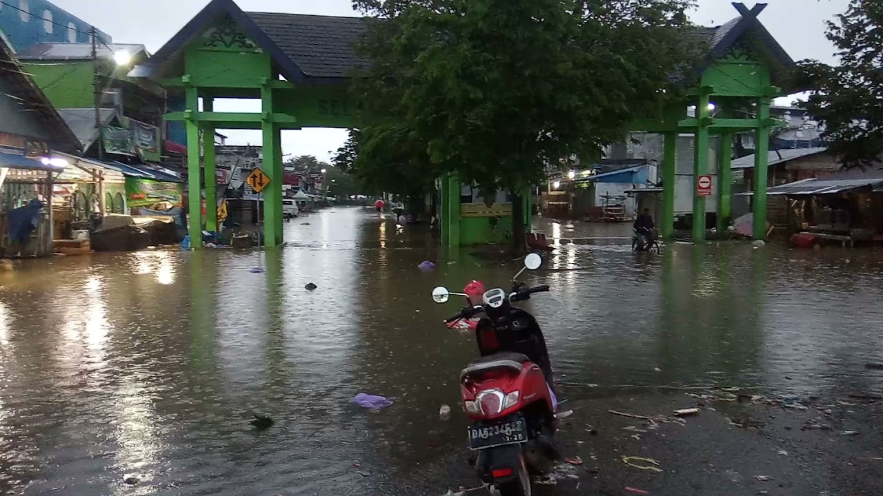 sabtu 27 nov 2021 Pasar terminal keramat barabai terandam lagi.